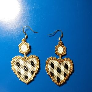 Beaded brickstich heart earrings